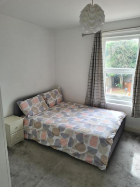 A private & beautiful bedroom with shared bathroom in the heart of Bournemouth